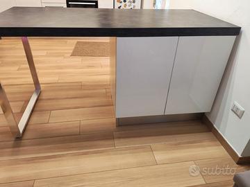 Tavolo isola con mobile credenza