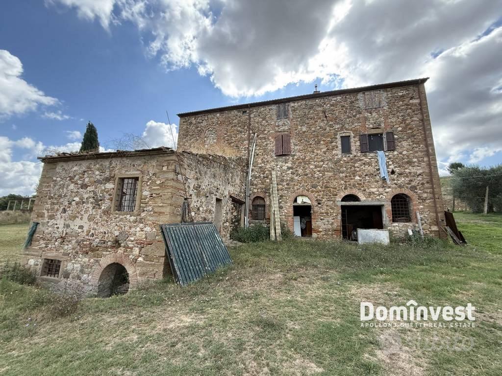 Rustico / Casale di 700 m² con più di 5 locali a M - Vista 3