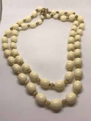 Collana vintage a due giri con sfere color avorio