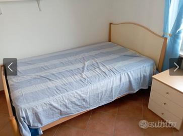 letto con rete a doghe e materasso 