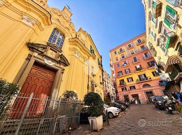 2 LOCALI A NAPOLI