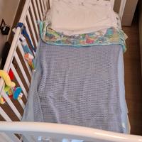 culla in legno colore bianco