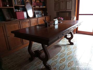 Scrivania in legno