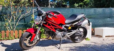 Ducati Monster 696 - 2012