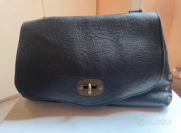 Borsa in pelle nera dettagli ottone