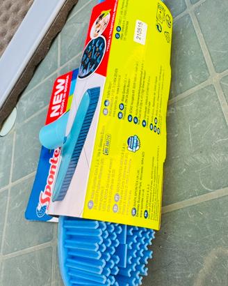 Scopa in gomma e spazzoloni con OMAGGIO