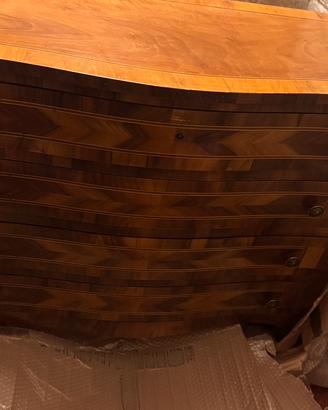 Cassettiera in legno antico pregiato