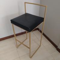 due 2 Sgabelli in metallo oro seduta in pelle nera