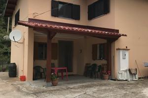 Casa bifamiliare con terreno e box