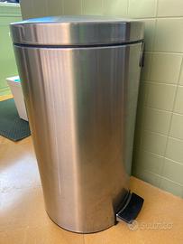 Bidone spazzatura in acciaio