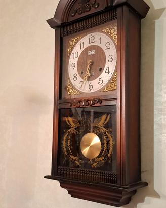 Orologio a pendolo da parete vintage in legno