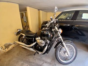 883 style Honda VT 750S 