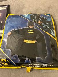 Batman costume con muscoli