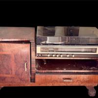 Mobile con radio e lettore dischi vintage