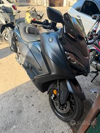 Yamaha tmax 560