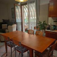 tavolo allungabile con sedie 