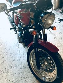 Triumph thruxton 900