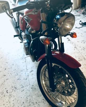 Triumph thruxton 900