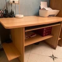 Scrivania in legno con ripiano estraibile emensole