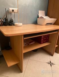 Scrivania in legno con ripiano estraibile emensole