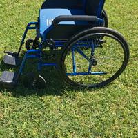 sedia a rotelle/carrozzina per disabili 