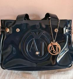 Borsa Armani Jeans vernice blu piccola