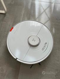 Robot aspirapolvere e lavapavimenti