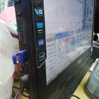 computer touch con programma  lavanderia.