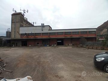 Immobile di 1500 m² con 1 locale a Pietravairano