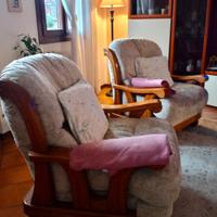Divano con due poltrone recentemente rifodrati