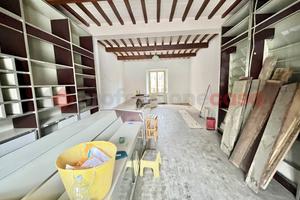 Negozio San Giuliano Terme [L85VCG]