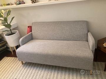 Divano in tessuto grigio chiaro 2 posti