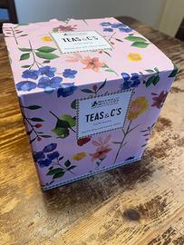 Teiera con tazzina nuova con imballaggio e scatola