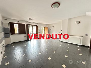 VILLA A SCHIERA A COLLEGNO