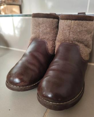 UGG in pelle waterproof taglia 33