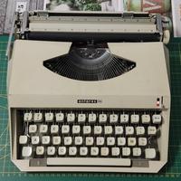 Macchina da scrivere Antares Capri con valigetta