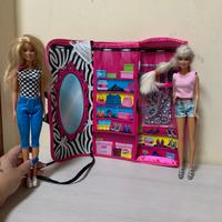 Pochette armadio barbie con due barbie