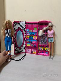 Pochette armadio barbie con due barbie