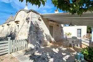 Trulli+lamia finemente ristrutturati a Locorotondo