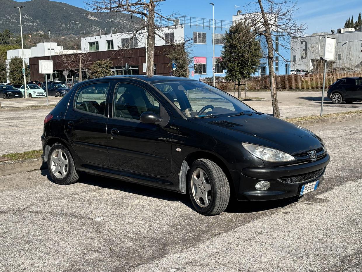 PEUGEOT 206