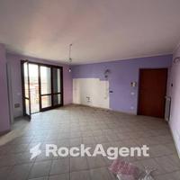 TRILOCALE CON BALCONE