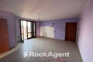 TRILOCALE CON BALCONE