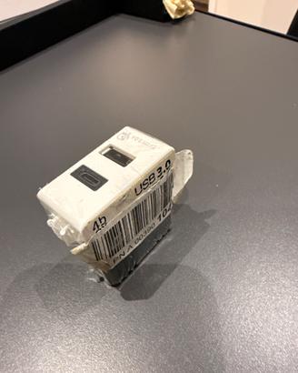 Usb e usbc a muro