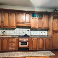 cucina con  credenza 