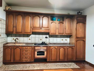 cucina con  credenza 