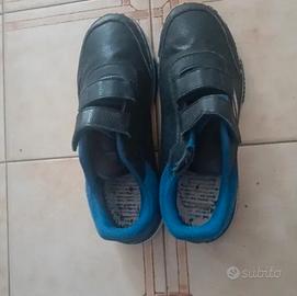 Adidas nere e blu con strappo – Come nuove