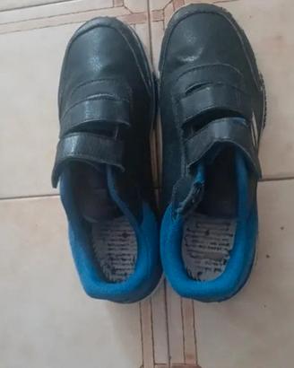 Adidas nere e blu con strappo – Come nuove