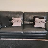 divano con due poltrone