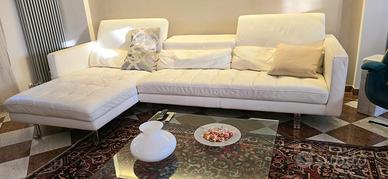 Divano con penisola in pelle pieno fiore