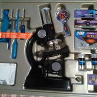 Microscopio deluxe con accessori e valigetta 8+